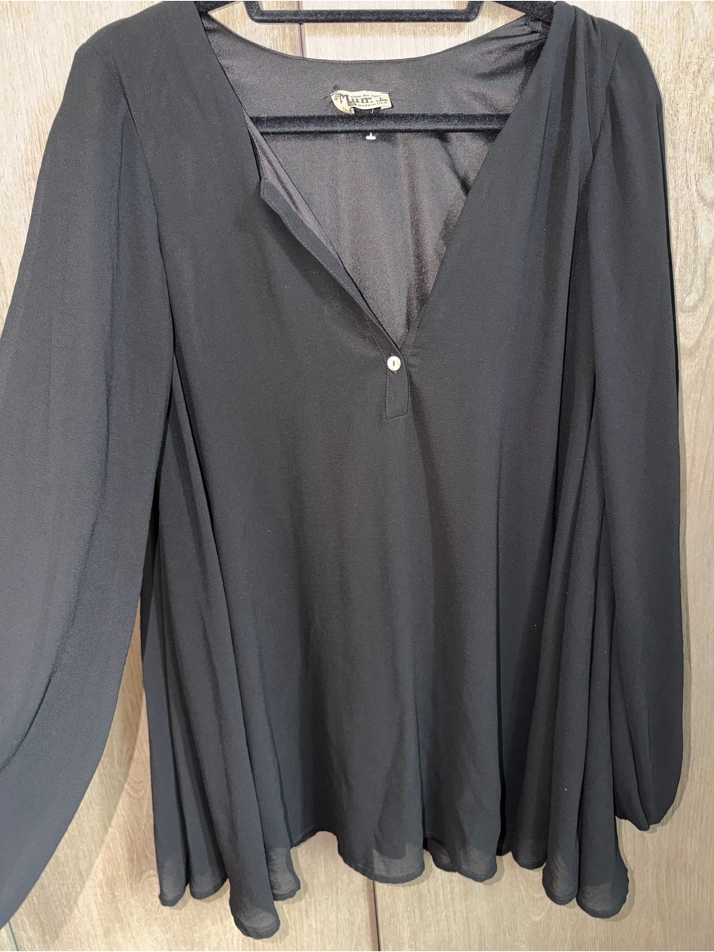 Show Me Your Mumu Flowy Black V-Neck Long-Sleeve Women's Top
